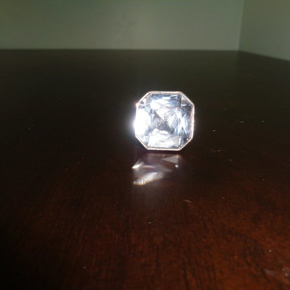 Oversized faux crystal ring- costume jewelry - Picture 2 of 9